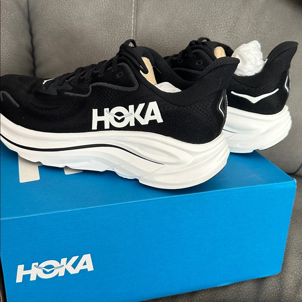 HOKA M Clifton 10 women’s 9.5 D